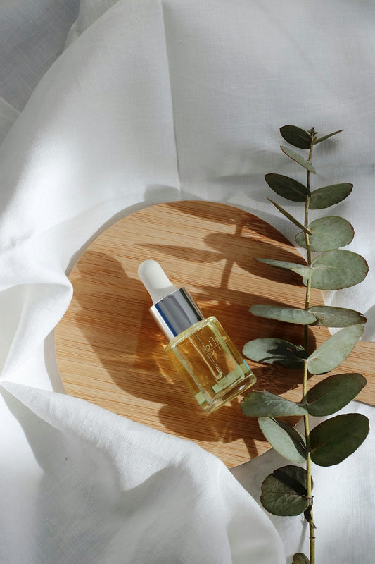 Acné hormonal en mujeres — cuidado clean beauty para piel con acné
